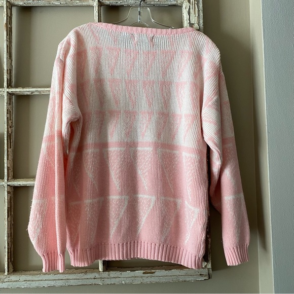 Vintage 1980s pink and white geometric design sweater. - Picture 4 of 5
